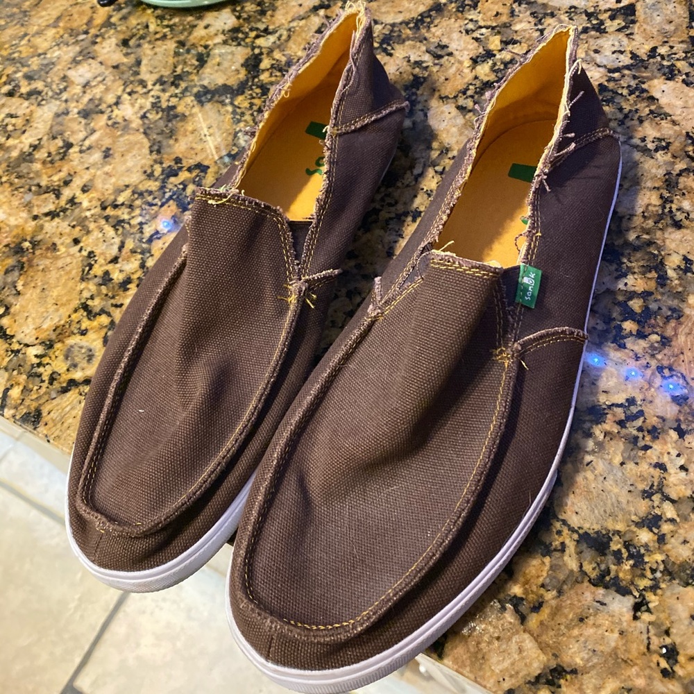 Sanuk pick pocket